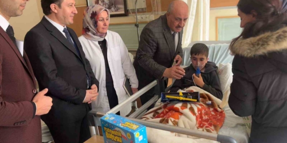 Minik kalplerden yürek ısıtan hareket