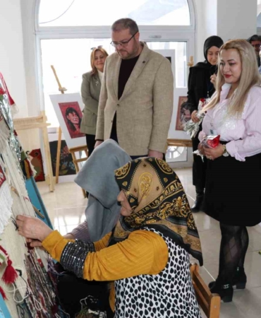 bostanici-toki-toplum-merkezinden-8-mart-sergisi-riQcJr3s.jpg