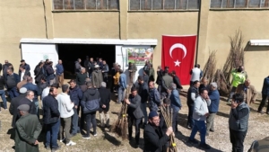 erciste-meyve-fidani-dagitildi-1OXIazvG.jpg