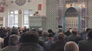 erciste-vatandaslar-bayram-namazi-icin-camileri-doldurdu-1MRdMHUs.jpg