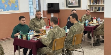 kaymakam-bulut-sinirda-mehmetcik-ile-iftar-acti-HdxzneZT.jpg