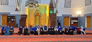 kuran-kursu-ogrencileri-tarihi-camide-iftar-acti-JmU8Dke5.jpg