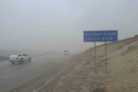 kurubas-gecidinde-kar-yagisi-ve-sis-etkili-oluyor-pTVG1fez.jpg