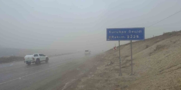 kurubas-gecidinde-kar-yagisi-ve-sis-etkili-oluyor-pTVG1fez.jpg