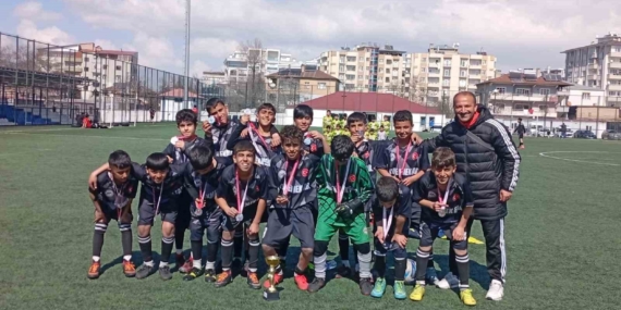Özalp YİBO Futbol Takımı il ikincisi oldu