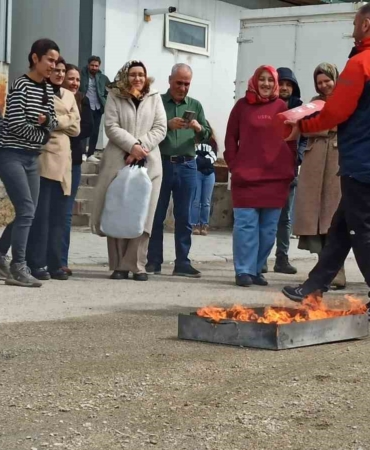 tusba-saglik-mudurlugu-calisanlarina-afet-egitimi-B5F9cA6u.jpg