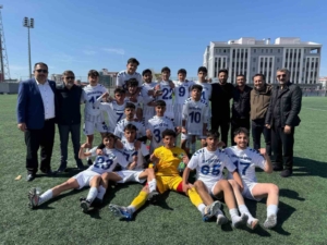 u-18-futbol-yerel-ligi-van-il-sampiyonu-buyuksehir-belediyespor-oldu-PZP3YtDl.jpg
