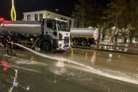 van-buyuksehir-belediyesi-kent-genelinde-temizlik-calismasi-baslatti-lAnWzSH4.jpg