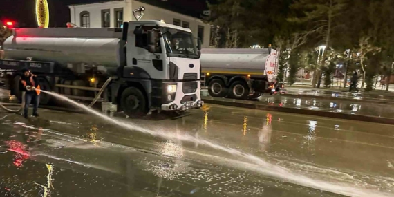 Van Büyükşehir Belediyesi kent genelinde temizlik çalışması başlattı