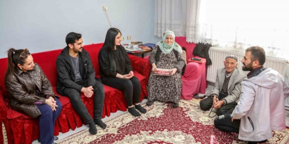 Van Büyükşehir Belediyesi yaşlıları yalnız bırakmıyor
