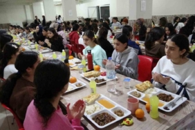 vandaki-okul-pansiyonlarinda-restoranlari-aratmayan-yemek-menusu-kdODuBh5.jpg