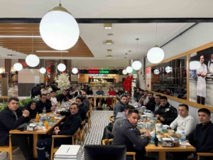 vanmall-yonetim-ve-personeli-iftarda-bir-araya-geldi-OOlT5ryJ.jpg