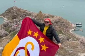 galatasaray-bayragi-akdamar-adasinda-dalgalandi-W2ggljYz.jpg