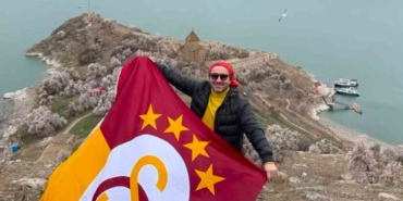 galatasaray-bayragi-akdamar-adasinda-dalgalandi-W2ggljYz.jpg