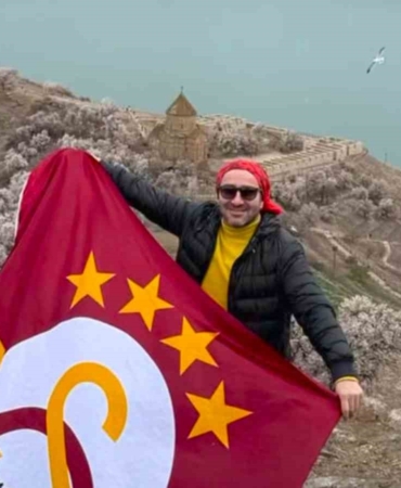 galatasaray-bayragi-akdamar-adasinda-dalgalandi-W2ggljYz.jpg