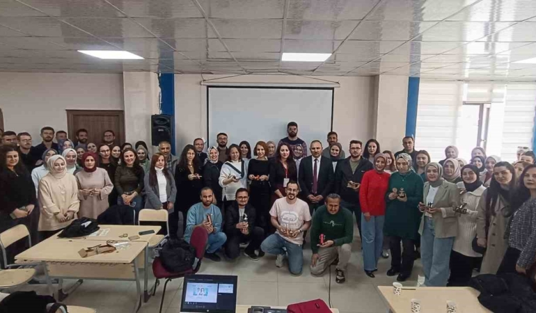 muradiyede-ogretmenlere-yonelik-stem-calistayi-duzenlendi-l7hBLRS1.jpg