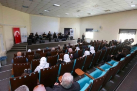 van-buyuksehir-belediyesi-yaslilara-ozel-konser-duzenledi-tWIc2T3S.jpg
