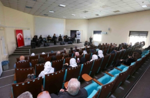 van-buyuksehir-belediyesi-yaslilara-ozel-konser-duzenledi-tWIc2T3S.jpg
