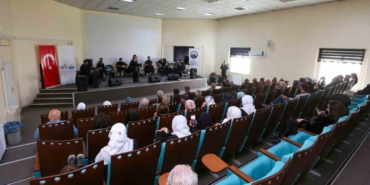 van-buyuksehir-belediyesi-yaslilara-ozel-konser-duzenledi-tWIc2T3S.jpg
