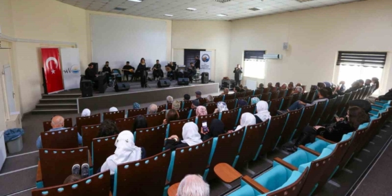 Van Büyükşehir Belediyesi yaşlılara özel konser düzenledi