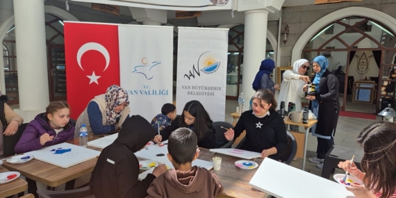 Van Büyükşehir Belediyesinden çocuklara ve annelerine özel atölye
