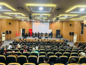 van-buyuksehir-belediyesinden-polis-gunu-konseri-RpHwqi6S.jpg