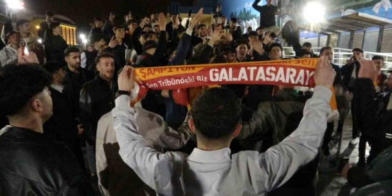 Van’da Galatasaraylı taraftarların derbi sevinci