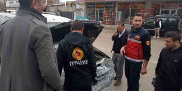 vanda-seyir-halindeki-aracin-motoru-yandi-zfWODy81.jpg