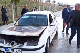 vanda-seyir-halindeki-otomobilin-motoru-yandi-5w8bChux.jpg