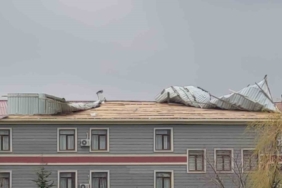 vanda-siddetli-ruzgar-catilari-ucurdu-Kwfcf4l3.jpg