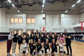 vanin-ev-sahipliginde-genc-voleybolcular-parkeye-cikiyor-AwOsez62.jpg