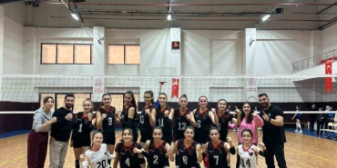 vanin-ev-sahipliginde-genc-voleybolcular-parkeye-cikiyor-AwOsez62.jpg