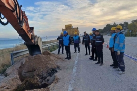 vaski-ana-su-hattindaki-arizayi-gidermek-icin-kesintisiz-mesai-yapiyor-H5b9PzTA.jpg