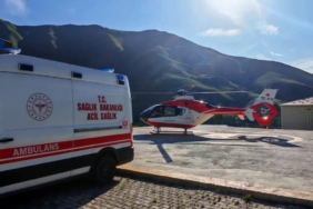 bahcesarayda-yasli-hasta-helikopter-ambulansla-vana-sevk-edildi-RGFp4LAs.jpg