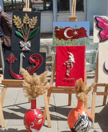 baskale-ademden-yilsonu-sergisi-3ktlK2QZ.jpg
