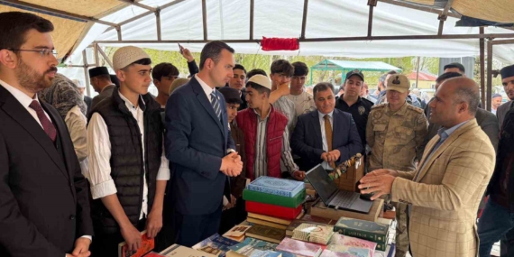 Çaldıran’da “Kitap Fuarı” açıldı
