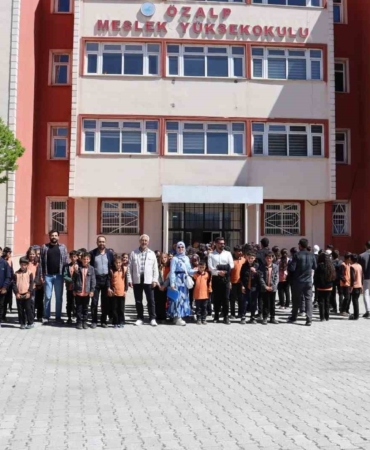 ilk-ve-ortaokul-ogrencilerinden-meslek-yuksekokuluna-ziyareti-mPbPcFsr.jpg