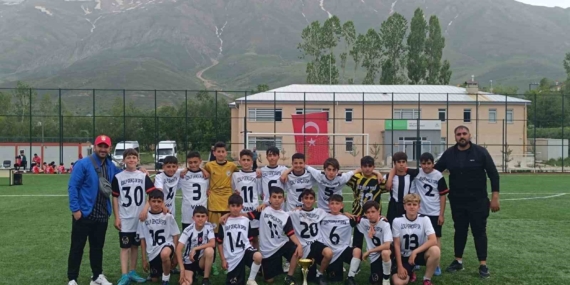 Özalp Gençlikspor U12 Futbol Takımı şampiyon oldu