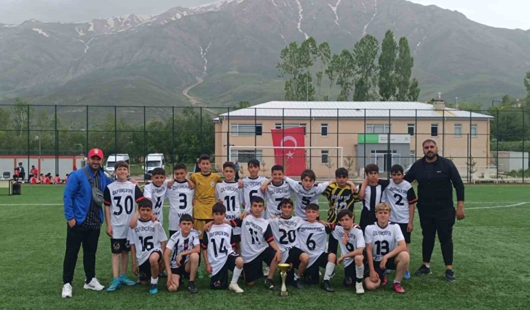 ozalp-genclikspor-u12-futbol-takimi-sampiyon-oldu-dbZH6TLT.jpg