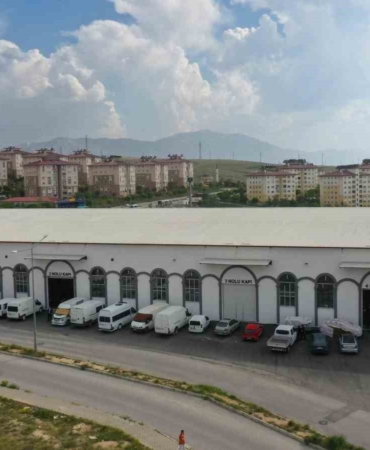 vali-balci-kapali-semt-pazari-esnafini-ziyaret-etti-xWtfpMMW.jpg