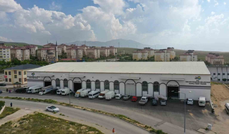 vali-balci-kapali-semt-pazari-esnafini-ziyaret-etti-xWtfpMMW.jpg
