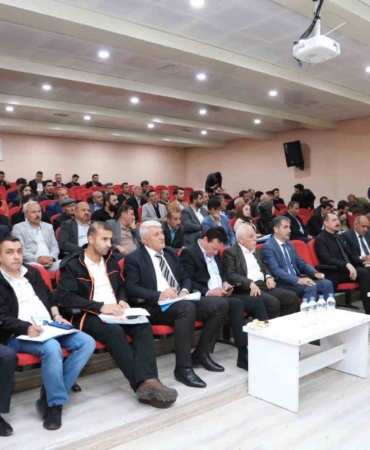 van-buyuksehir-belediyesi-catak-ve-bahcesarayda-mahalle-muhtarlari-ile-bulustu-mvnr3OX4.jpg