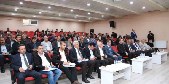 Van Büyükşehir Belediyesi, Çatak ve Bahçesaray’da mahalle muhtarları ile buluştu
