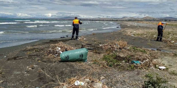 Van Büyükşehir Belediyesi inci kefali göç güzergahındaki dereleri temizledi