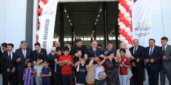 Van Büyükşehir Belediyesi Kalecik Kapalı Semt Pazarı hizmete açıldı
