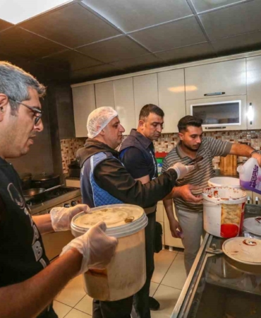 van-buyuksehir-belediyesi-zabitasindan-kafelere-denetim-beHU1s4I.jpg