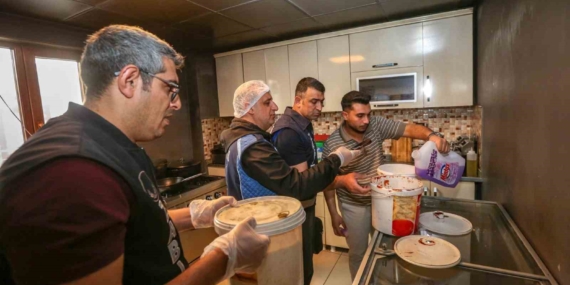 van-buyuksehir-belediyesi-zabitasindan-kafelere-denetim-beHU1s4I.jpg