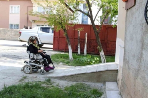 van-buyuksehir-belediyesinden-engelli-vatandasin-hayatina-sevgi-dolu-dokunus-awLTUfCP.jpg
