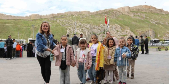 Van Büyükşehir Belediyesinden öğrencilere müze gezisi