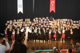 van-buyuksehir-belediyesinin-kres-ogrencilerinden-yilsonu-etkinligi-eTL4AMMl.jpg